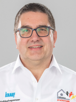 Das Bild zeigt ein Portrait von Michael Prell, Zuständiger für das Marketing des Bundesverbands für Ausbau und Fassade.